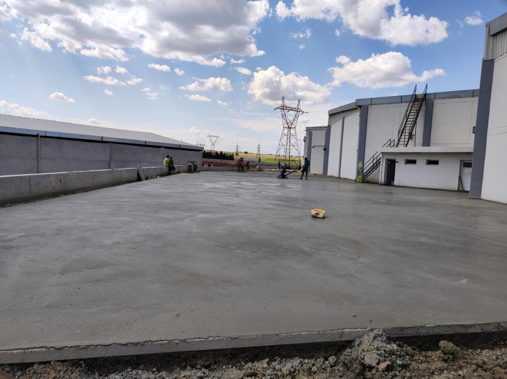 Adana Hacı Sabancı Organize Sanayi Bölgesi Furteks Dokuma Fabrikası Fiber Donatılı Saha Beton Uygulaması - 9